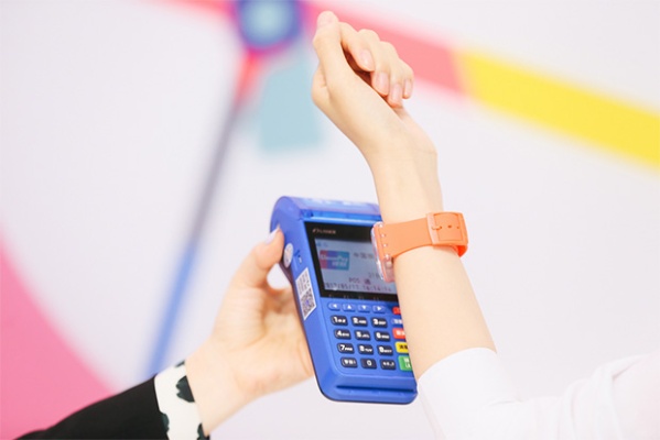 手表如何使用POS机支付款项，手表刷卡支付教程
